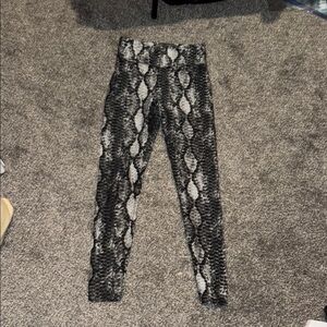 No Boundaries Snake Animal Print Scrunch Butt Leggings
